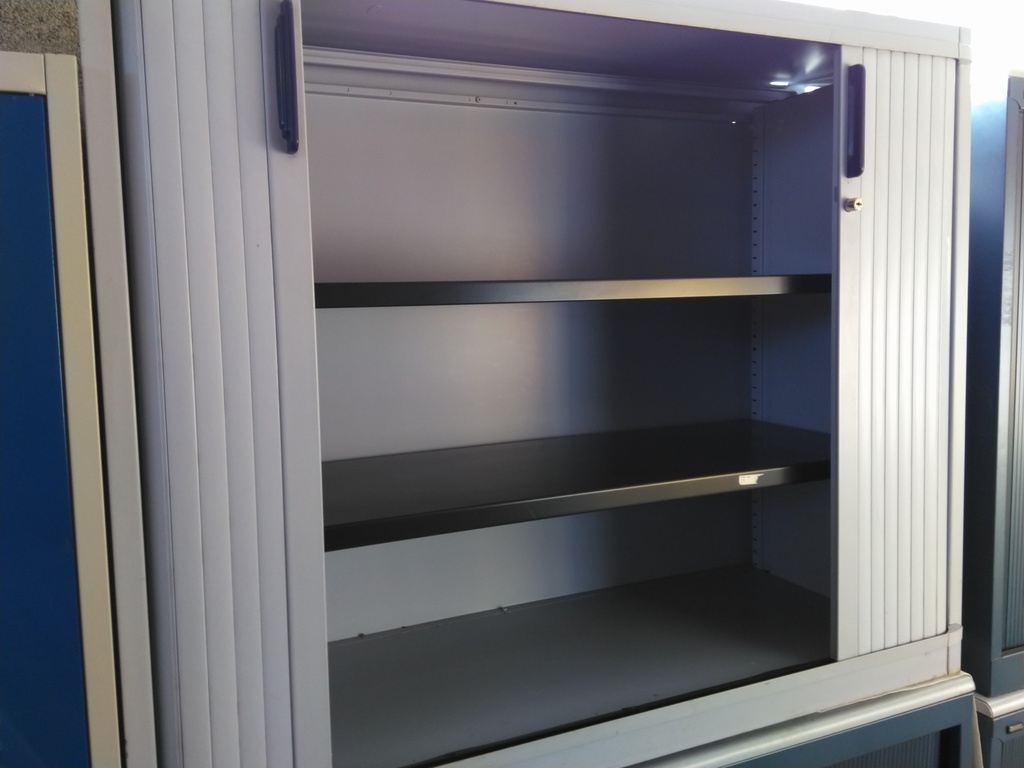 Armoire AR 17 basse à rideaux