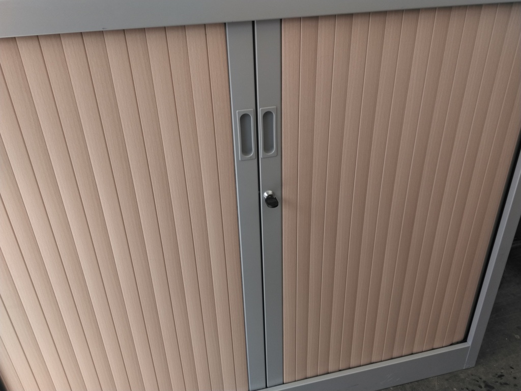 Armoire basse 127 à rideaux