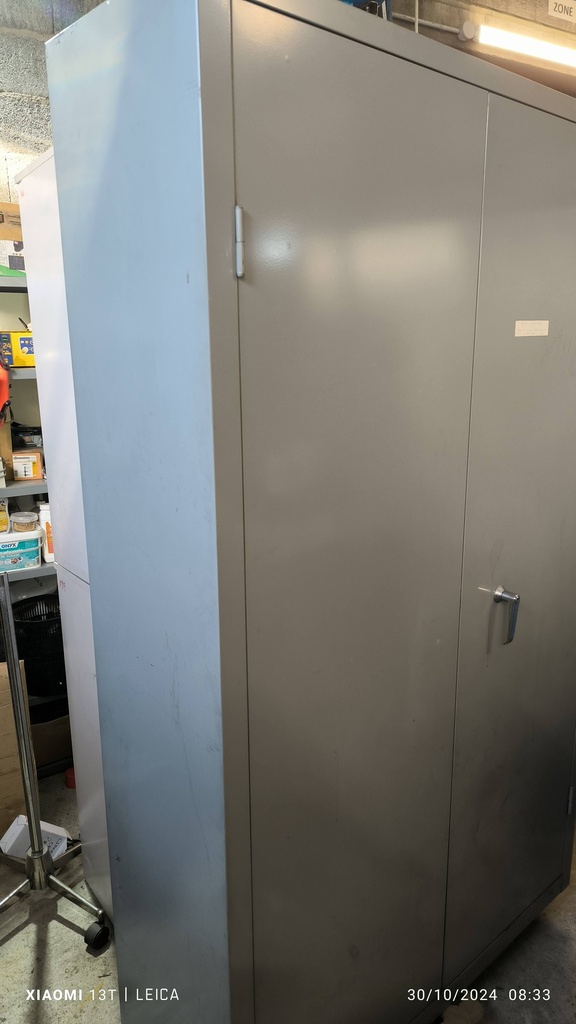Armoire métallique 308 portes droites