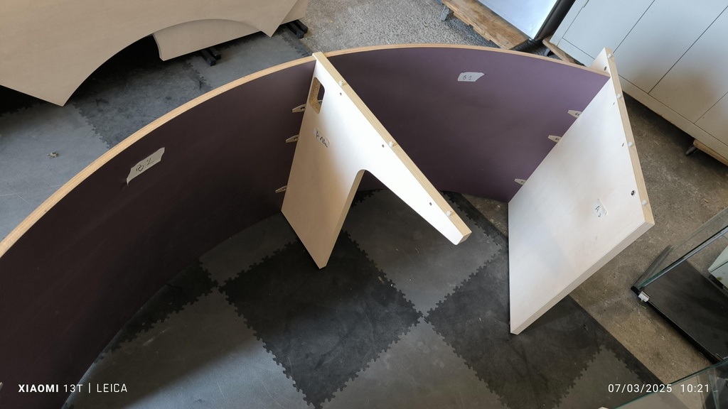 Bureau ergonomique avec retour