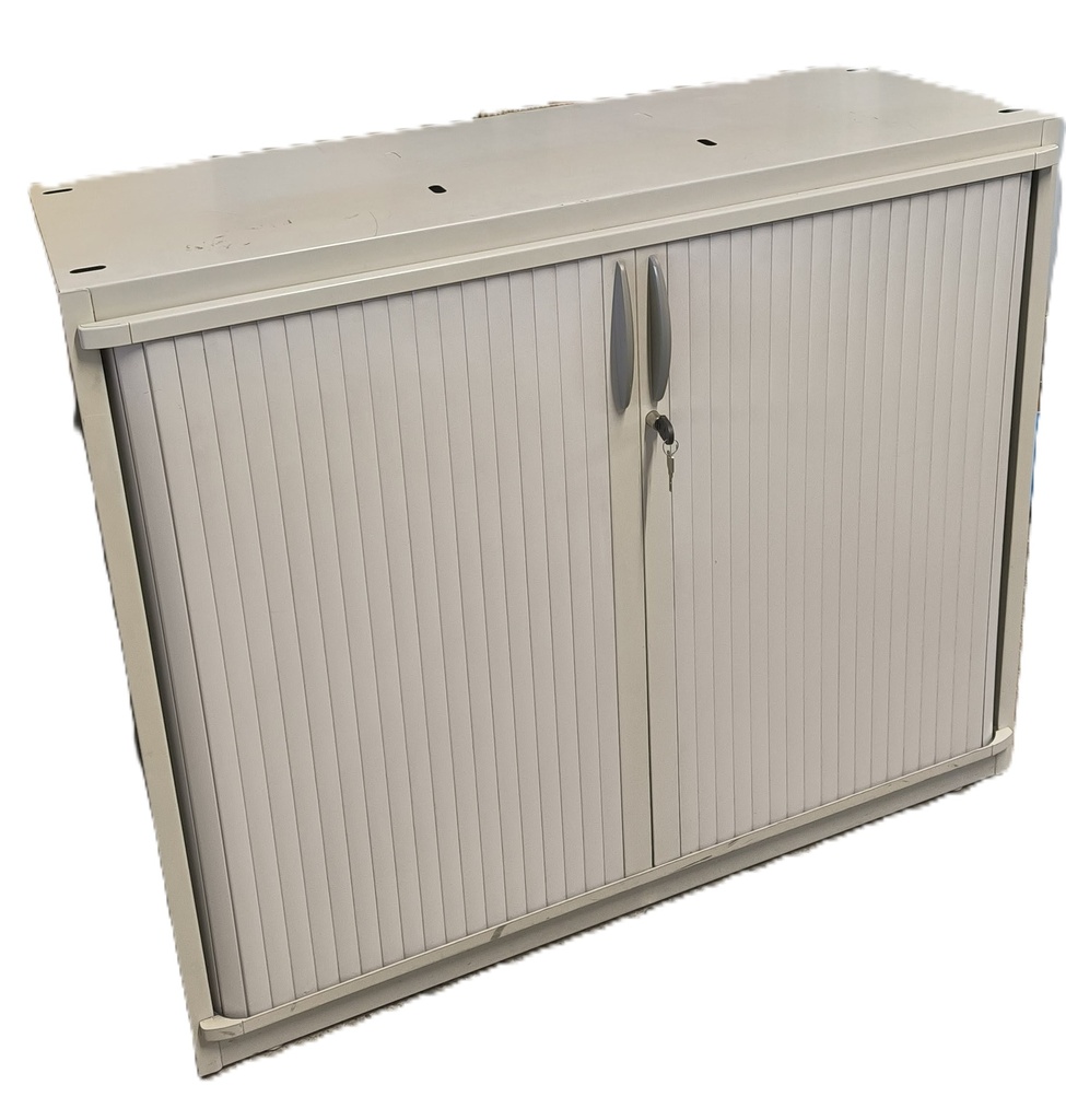 Armoire basse à rideaux
