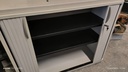 Armoire basse à rideaux