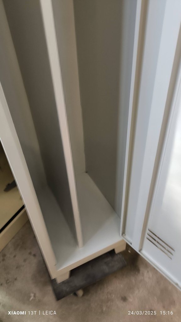 Vestiaire 1 porte Manutan tbé