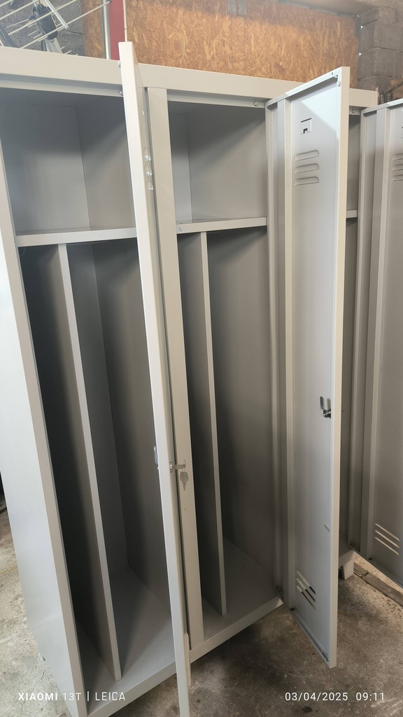 Bloc vestiaires 3 portes Manutan beige