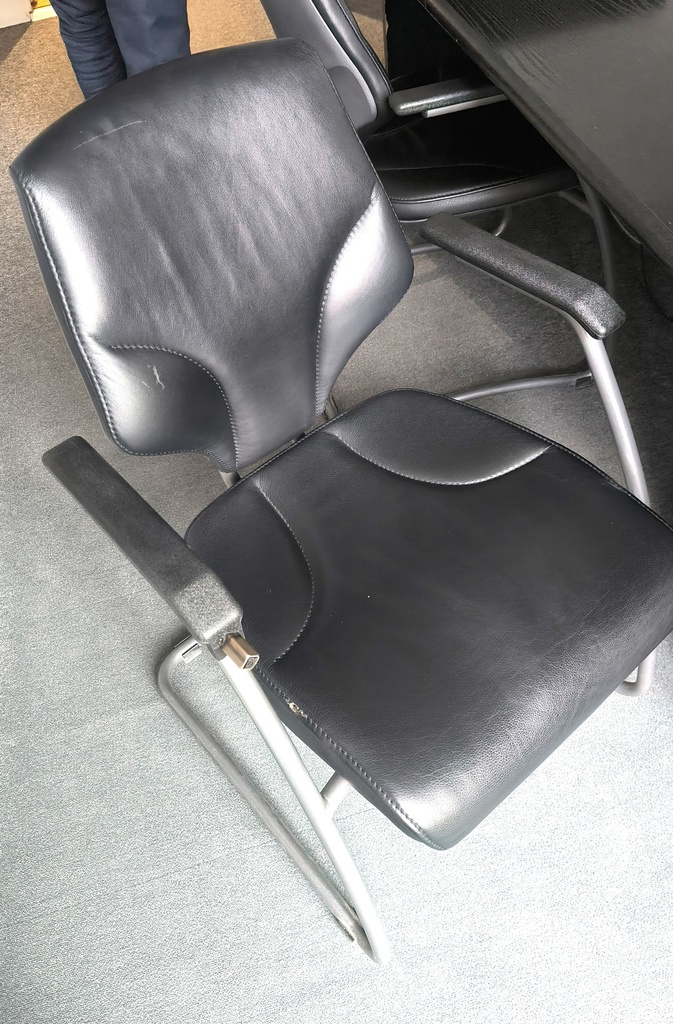 Tables de réunion noires