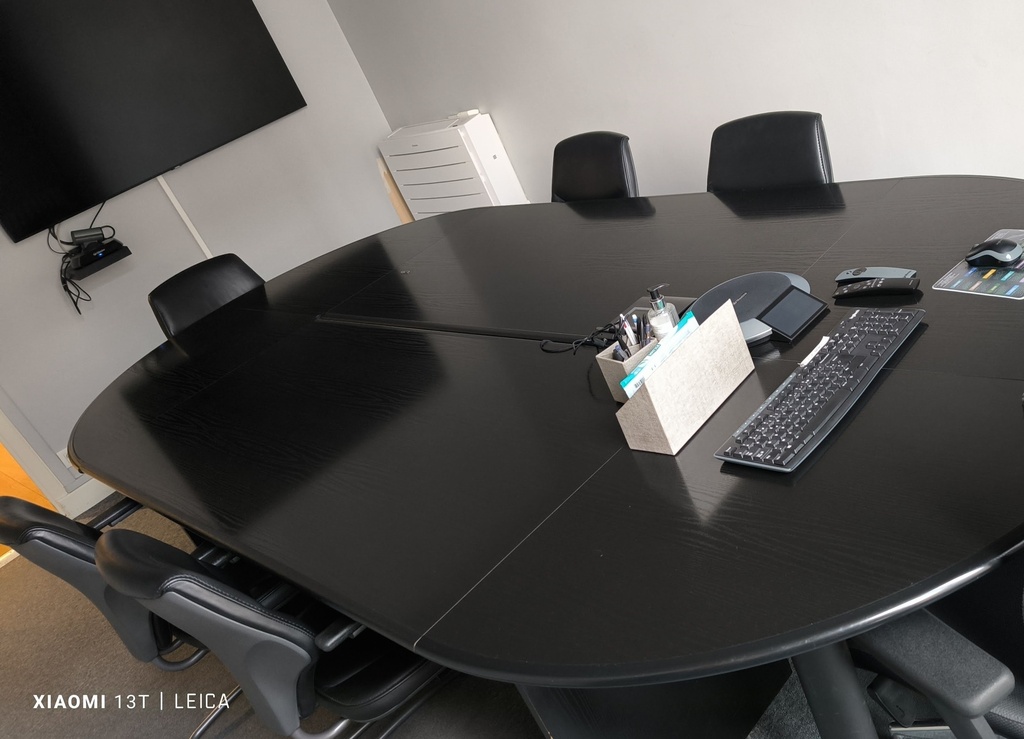 Tables de réunion noires