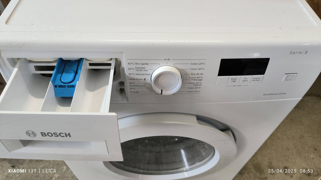 Lave linge Bosch WAJ28057FF série 2