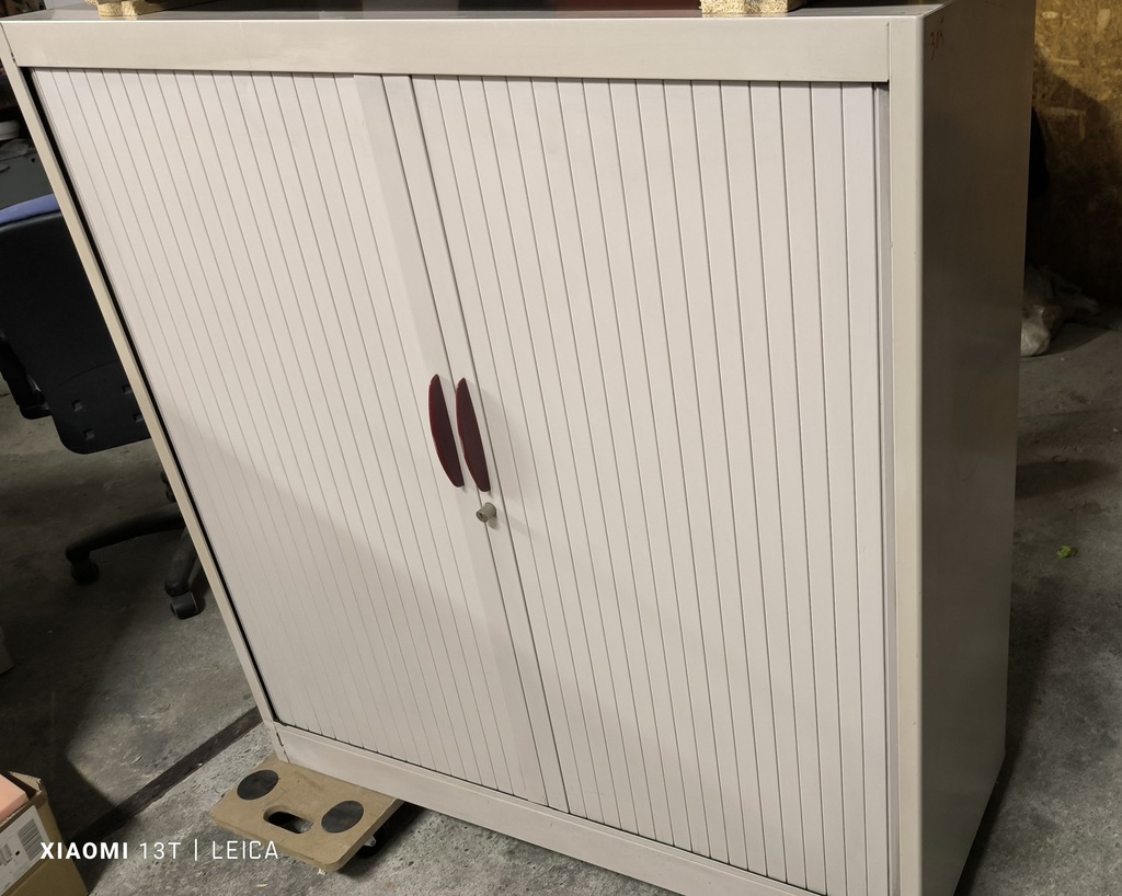 Armoire basse 421 à rideaux