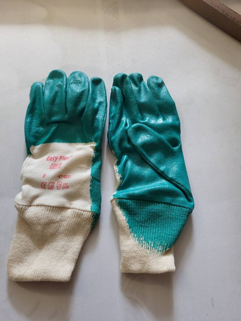 Gants verts tissu T8