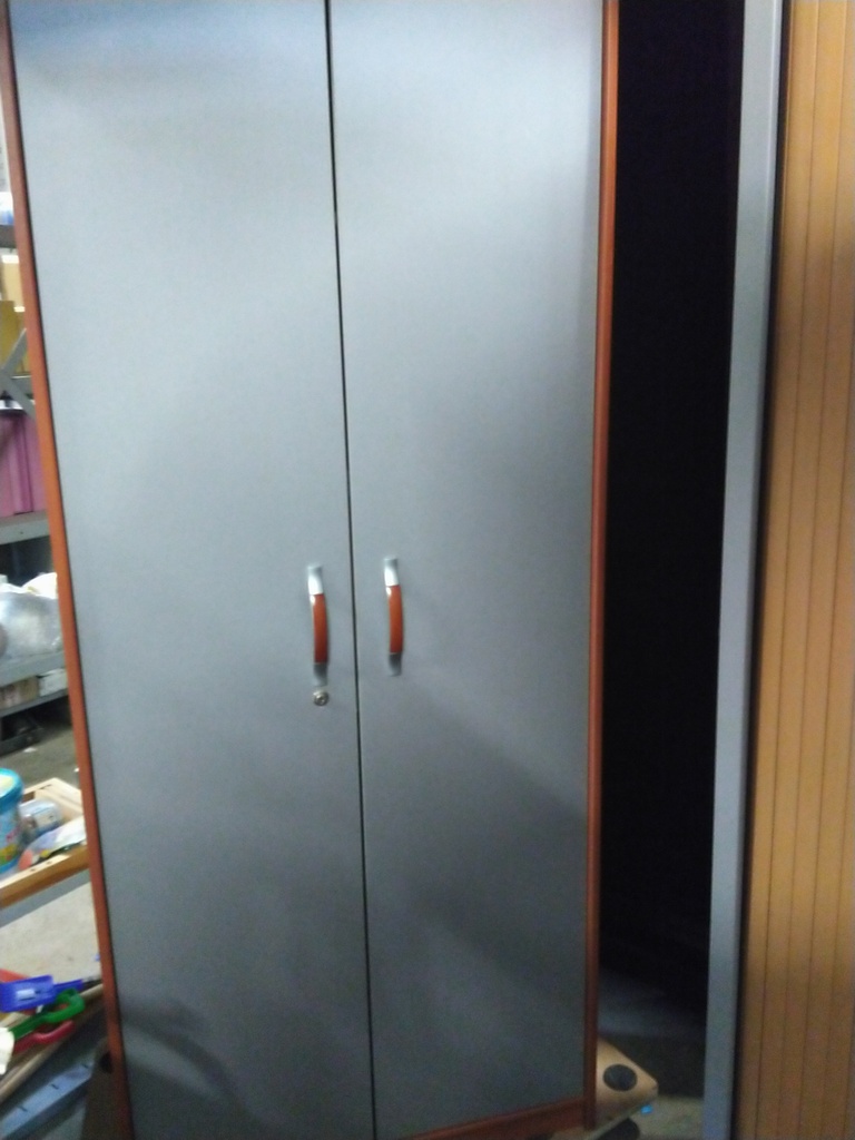 Armoire bois grise 2 portes avec clé