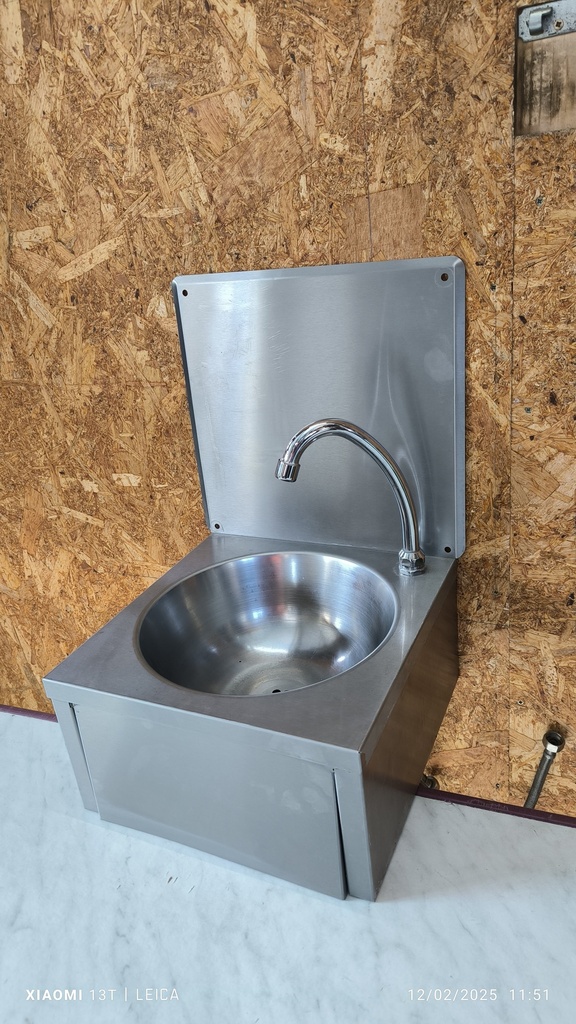 Lave mains commande "fémorale"