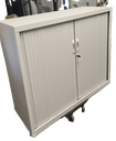 Armoire basse 347 à rideaux