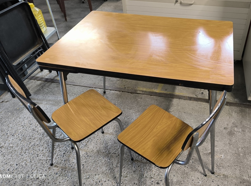 Table de cuisine vintage