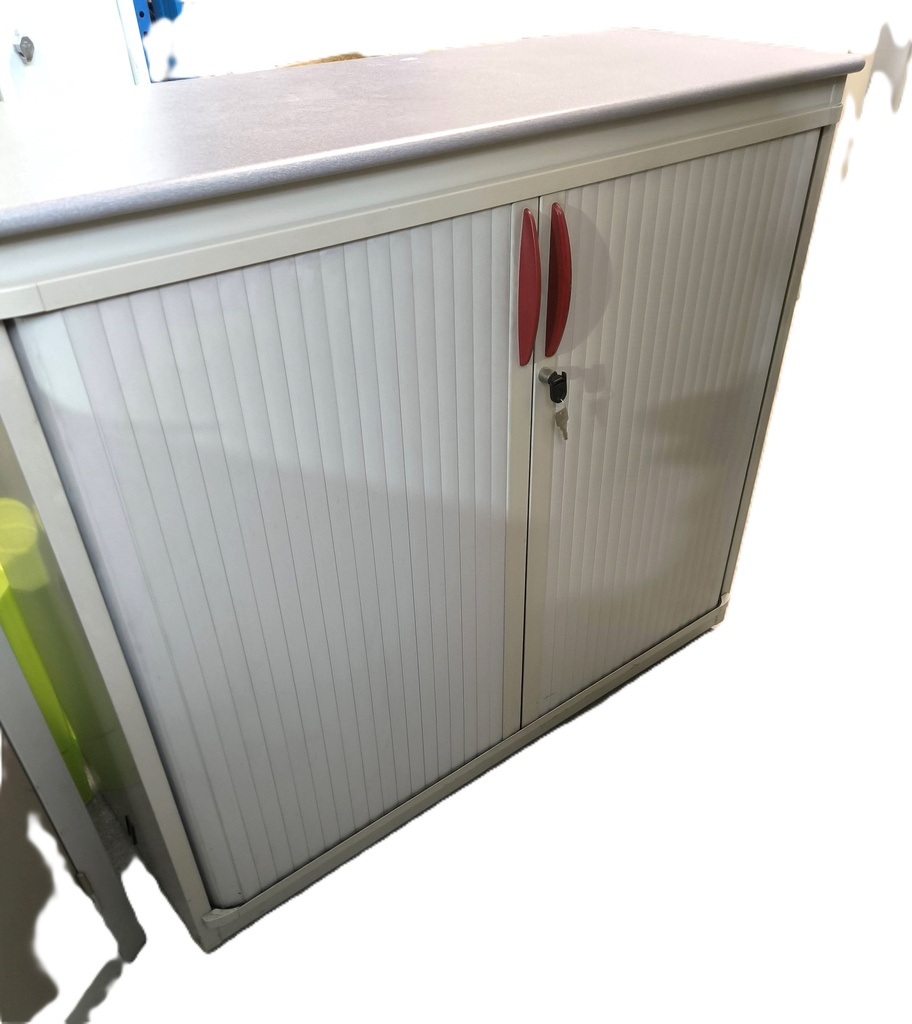 Armoire basse 435 à rideaux