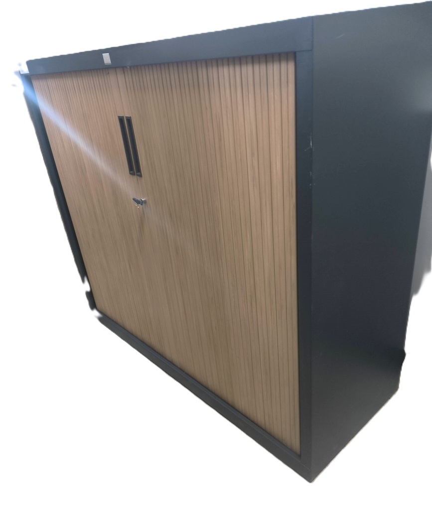 Armoire basse 439 à rideaux