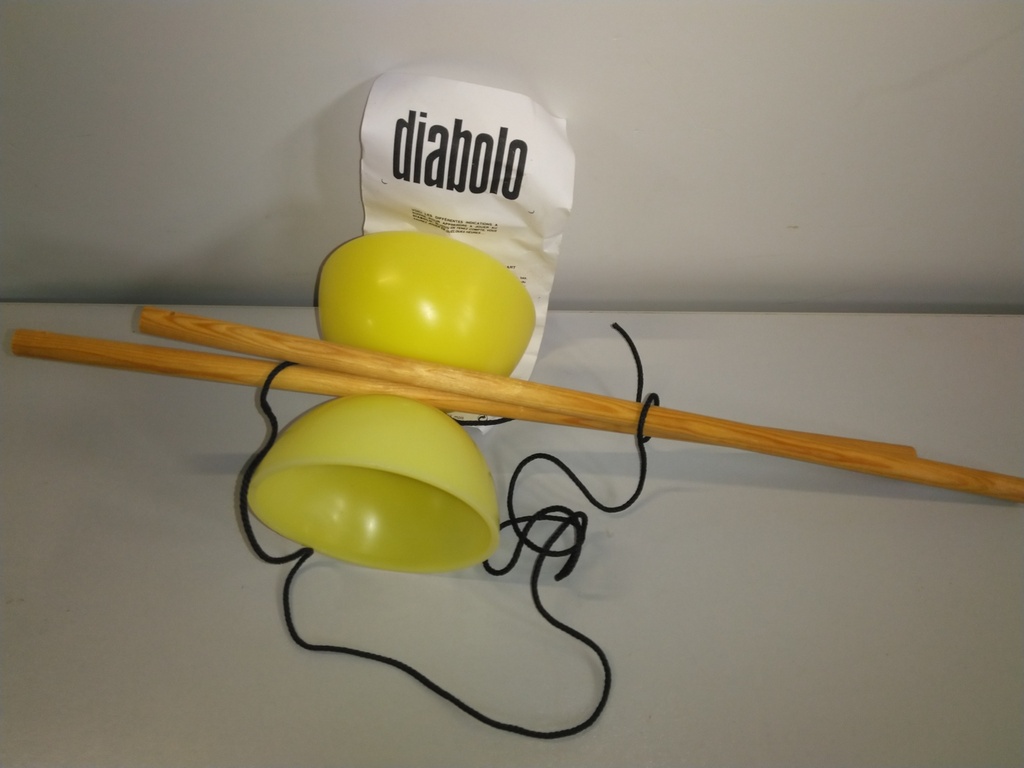 Jeu diabolo plastique