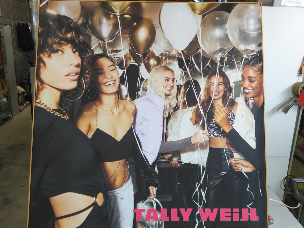 Cadre publicitaire Tally Weijl fête