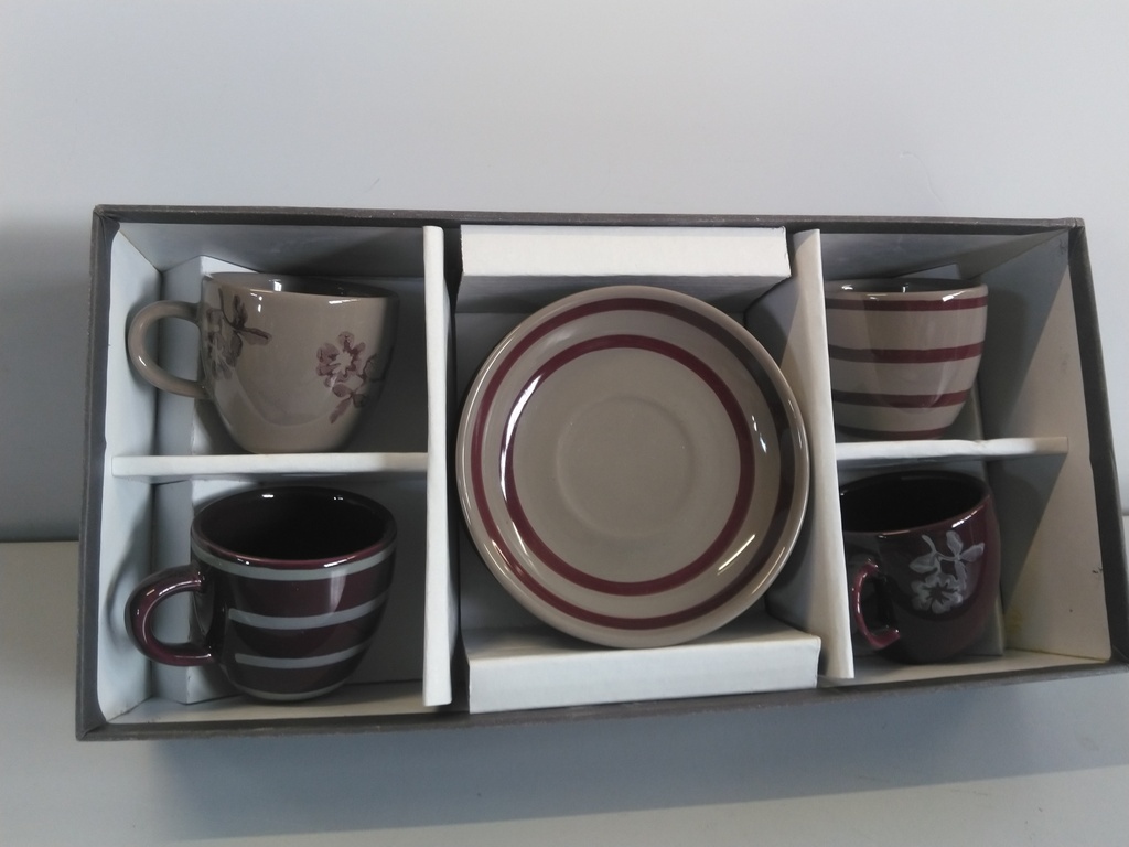 Set 4 tasses et soucoupes modernes