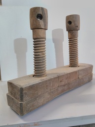 [R3F7] Presse à vis en bois