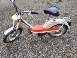 [Z4] Mobylette Peugeot 102