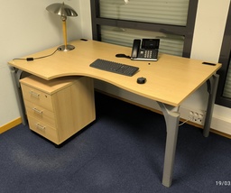 [R1Y] Bureau pieds métal n°65    1 élément