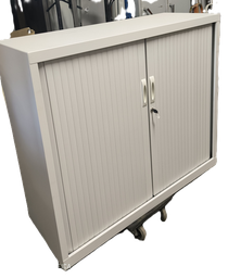 [Z4] Armoire basse 347 à rideaux