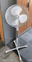 [Z4] Ventilateur sur pied 1
